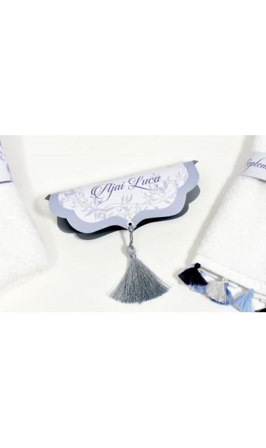 Trusou de botez pentru baieti clasic cu broderie si flori albastre, La poem 26